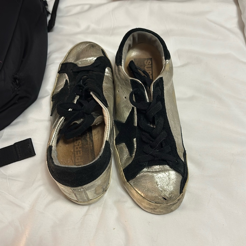 Superstar Golden Goose size 36, not the best condition. Give me an offer!!!!